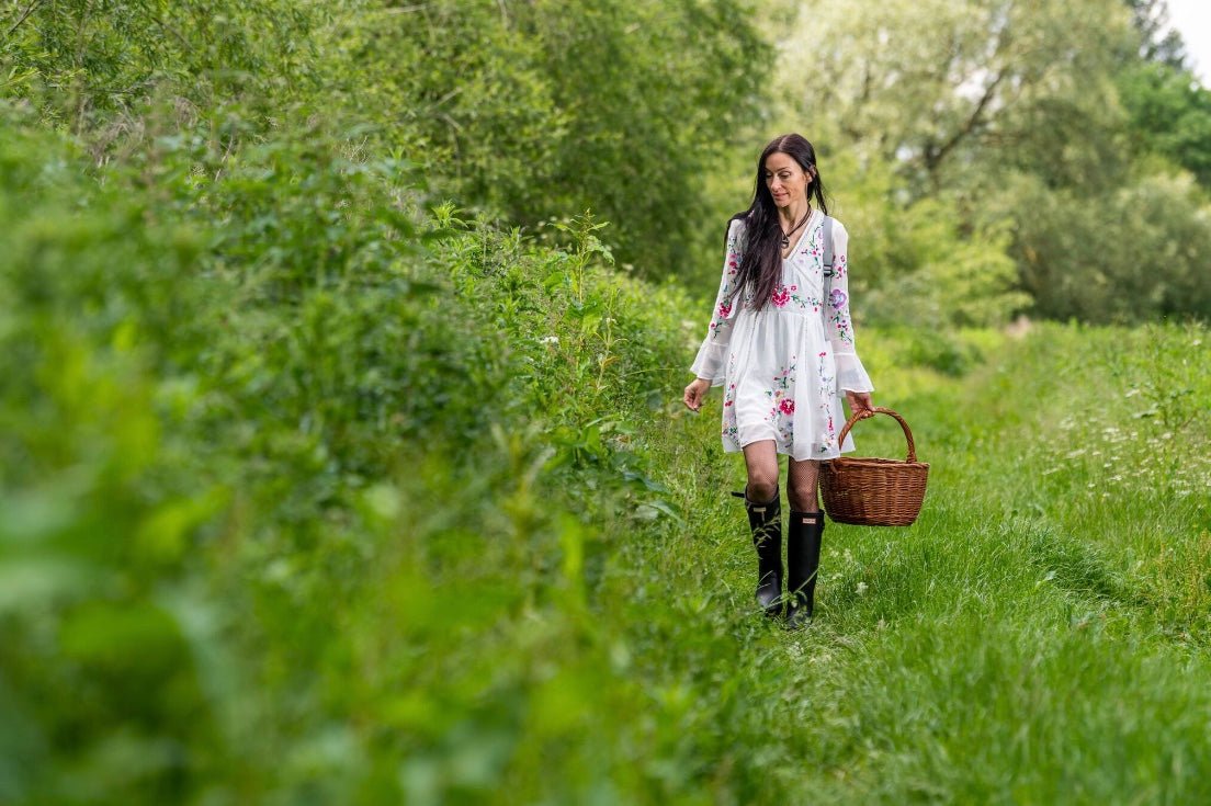 Di, your tutor for your wild food foraging walk